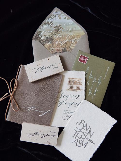 觸感革命 當(dāng)婚禮紙品邂逅凸版印刷，皮料與石塊的質(zhì)感狂想曲